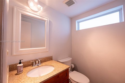 Condo in Miami, Florida, 2 bedrooms  № 1994834 - photo 23