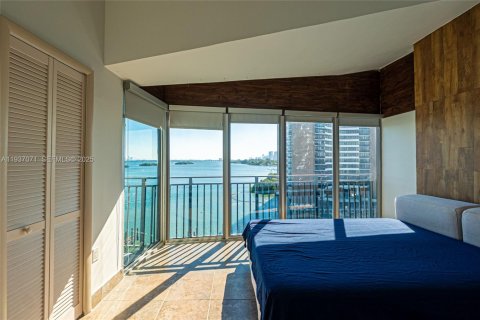 Condo in Miami, Florida, 2 bedrooms  № 1994834 - photo 18