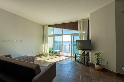 Condo in Miami, Florida, 2 bedrooms  № 1994834 - photo 6