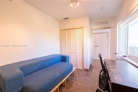 Condo in Miami, Florida, 2 bedrooms  № 1994834 - photo 25