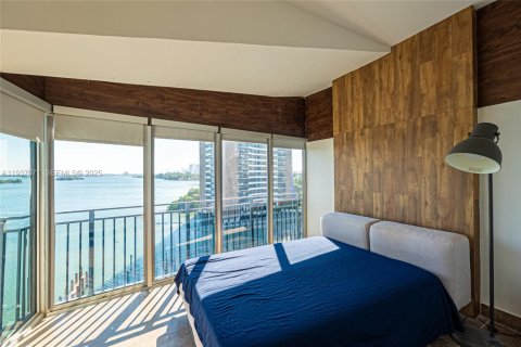 Condo in Miami, Florida, 2 bedrooms  № 1994834 - photo 17