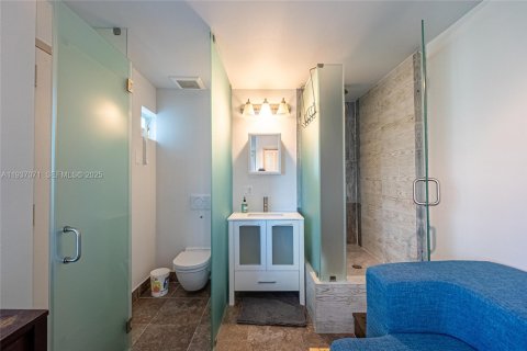 Condo in Miami, Florida, 2 bedrooms  № 1994834 - photo 24