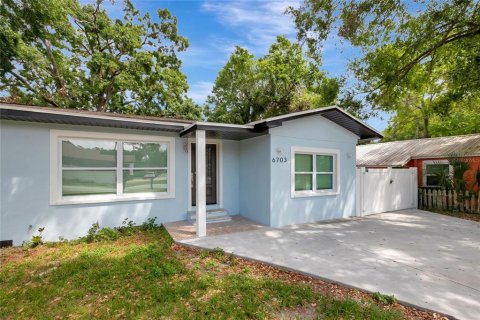 House in Tampa, Florida 3 bedrooms, 116.22 sq.m. № 1625073 - photo 4