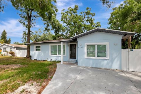 House in Tampa, Florida 3 bedrooms, 116.22 sq.m. № 1625073 - photo 3