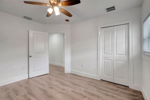 House in Tampa, Florida 3 bedrooms, 116.22 sq.m. № 1625073 - photo 16