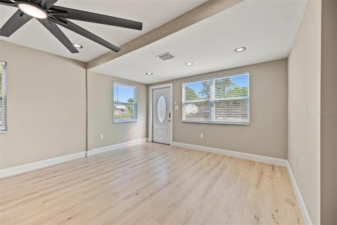 Villa ou maison à vendre à Saint Petersburg, Floride: 3 chambres, 78.69 m2 № 2421922 - photo 10
