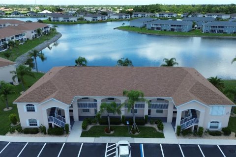 Condo in Lake Suzy, Florida, 2 bedrooms  № 1805668 - photo 1