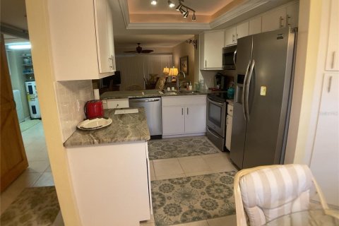 Condo in Lake Suzy, Florida, 2 bedrooms  № 1805668 - photo 6