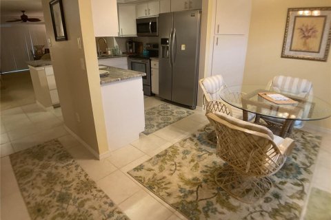 Condo in Lake Suzy, Florida, 2 bedrooms  № 1805668 - photo 10