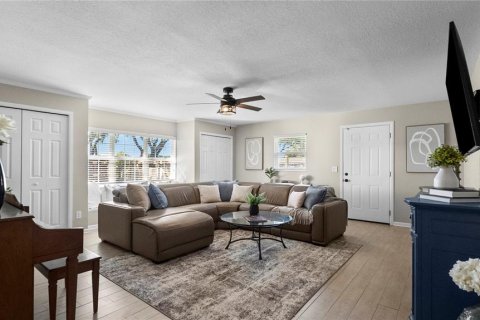 House in Fish Hawk, Florida 4 bedrooms, 189.52 sq.m. № 2431757 - photo 21