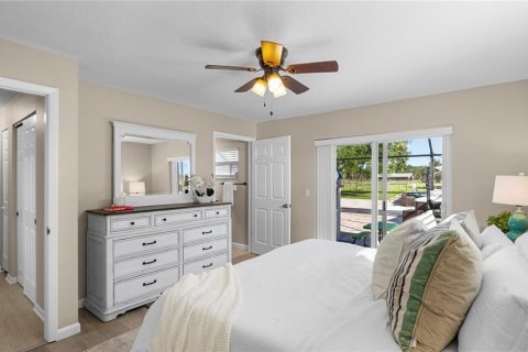 House in Fish Hawk, Florida 4 bedrooms, 189.52 sq.m. № 2431757 - photo 24