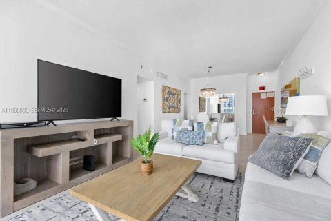 Condo in Hollywood, Florida, 1 bedroom  № 2025234 - photo 13