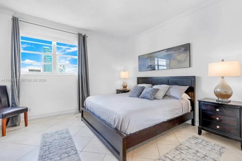 Condo in Hollywood, Florida, 1 bedroom  № 2025234 - photo 19
