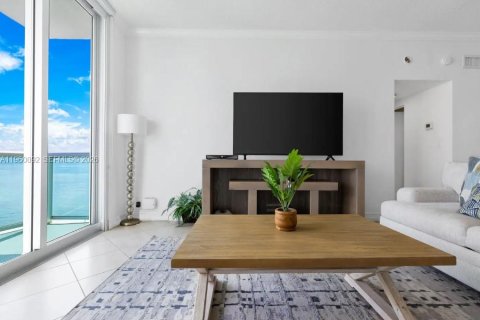 Condo in Hollywood, Florida, 1 bedroom  № 2025234 - photo 11