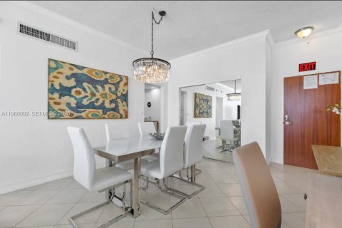 Condo in Hollywood, Florida, 1 bedroom  № 2025234 - photo 16