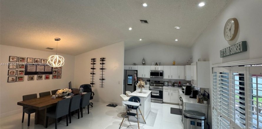 Villa ou maison à Coral Springs, Floride 4 chambres, 207.17 m2 № 1888196