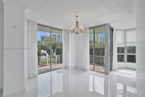 Снять в аренду кондоминиум в Авентура, Флорида 2 спальни, 136.01м2, № 1936315 - фото 4