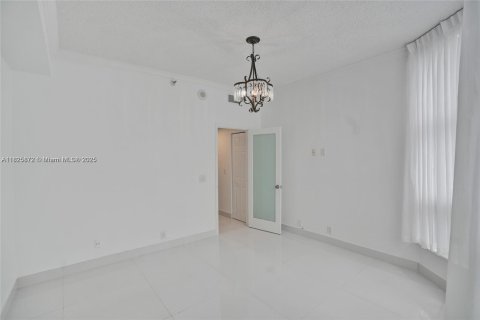 Снять в аренду кондоминиум в Авентура, Флорида 2 спальни, 136.01м2, № 1936315 - фото 27