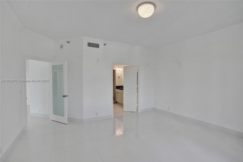 Снять в аренду кондоминиум в Авентура, Флорида 2 спальни, 136.01м2, № 1936315 - фото 19