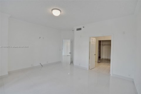 Снять в аренду кондоминиум в Авентура, Флорида 2 спальни, 136.01м2, № 1936315 - фото 20
