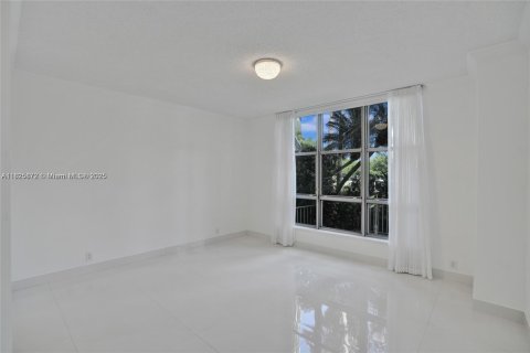 Снять в аренду кондоминиум в Авентура, Флорида 2 спальни, 136.01м2, № 1936315 - фото 17