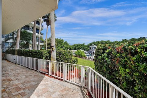 Снять в аренду кондоминиум в Авентура, Флорида 2 спальни, 136.01м2, № 1936315 - фото 9