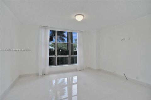Снять в аренду кондоминиум в Авентура, Флорида 2 спальни, 136.01м2, № 1936315 - фото 18