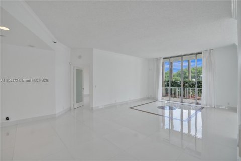 Снять в аренду кондоминиум в Авентура, Флорида 2 спальни, 136.01м2, № 1936315 - фото 10