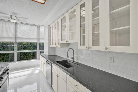 Снять в аренду кондоминиум в Авентура, Флорида 2 спальни, 136.01м2, № 1936315 - фото 16