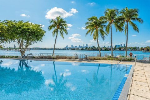 Condo in Miami Beach, Florida, 2 bedrooms  № 1809053 - photo 7