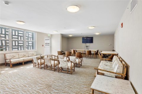 Condo in Miami Beach, Florida, 2 bedrooms  № 1809053 - photo 19