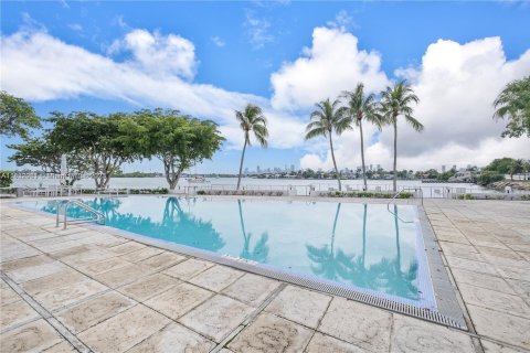 Condo in Miami Beach, Florida, 2 bedrooms  № 1809053 - photo 27
