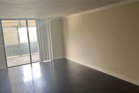 Condo in Tamarac, Florida, 1 bedroom  № 1807071 - photo 5