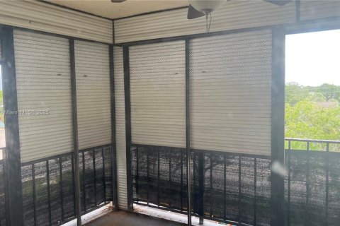 Condo in Tamarac, Florida, 1 bedroom  № 1807071 - photo 7