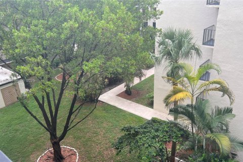 Condo in Tamarac, Florida, 1 bedroom  № 1807071 - photo 8