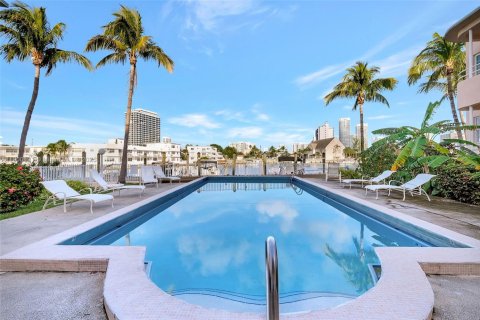 Condominio en venta en Miami Beach, Florida, 1 dormitorio, 70.88 m2 № 1952098 - foto 30