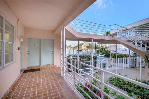 Condominio en venta en Miami Beach, Florida, 1 dormitorio, 70.88 m2 № 1952098 - foto 8