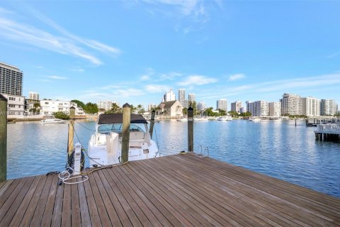 Condominio en venta en Miami Beach, Florida, 1 dormitorio, 70.88 m2 № 1952098 - foto 28