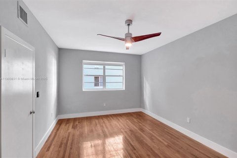 Condominio en venta en Miami Beach, Florida, 1 dormitorio, 70.88 m2 № 1952098 - foto 21