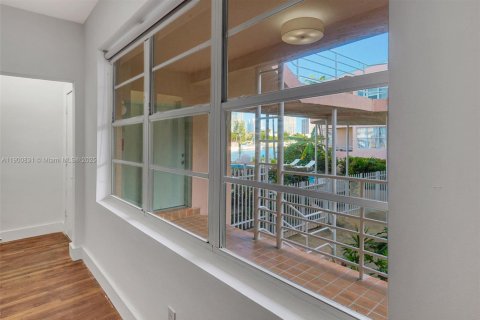 Condominio en venta en Miami Beach, Florida, 1 dormitorio, 70.88 m2 № 1952098 - foto 9