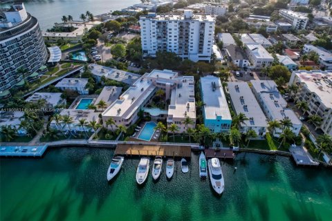 Condominio en venta en Miami Beach, Florida, 1 dormitorio, 70.88 m2 № 1952098 - foto 4