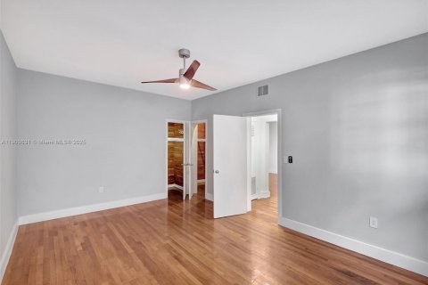 Condominio en venta en Miami Beach, Florida, 1 dormitorio, 70.88 m2 № 1952098 - foto 23