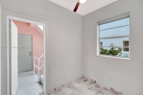 Condominio en venta en Miami Beach, Florida, 1 dormitorio, 70.88 m2 № 1952098 - foto 18