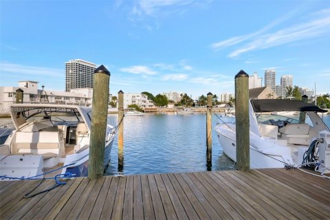 Condominio en venta en Miami Beach, Florida, 1 dormitorio, 70.88 m2 № 1952098 - foto 26