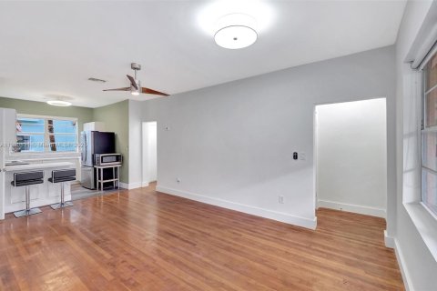 Condominio en venta en Miami Beach, Florida, 1 dormitorio, 70.88 m2 № 1952098 - foto 11