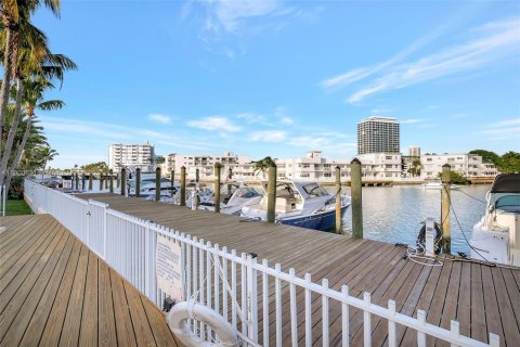 Condominio en venta en Miami Beach, Florida, 1 dormitorio, 70.88 m2 № 1952098 - foto 29