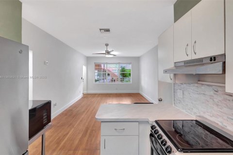 Condominio en venta en Miami Beach, Florida, 1 dormitorio, 70.88 m2 № 1952098 - foto 13