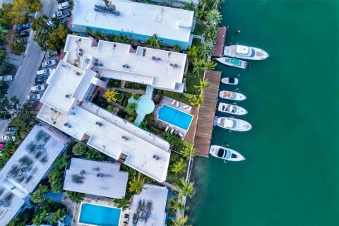 Condominio en venta en Miami Beach, Florida, 1 dormitorio, 70.88 m2 № 1952098 - foto 2