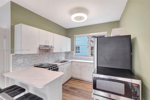 Condominio en venta en Miami Beach, Florida, 1 dormitorio, 70.88 m2 № 1952098 - foto 15