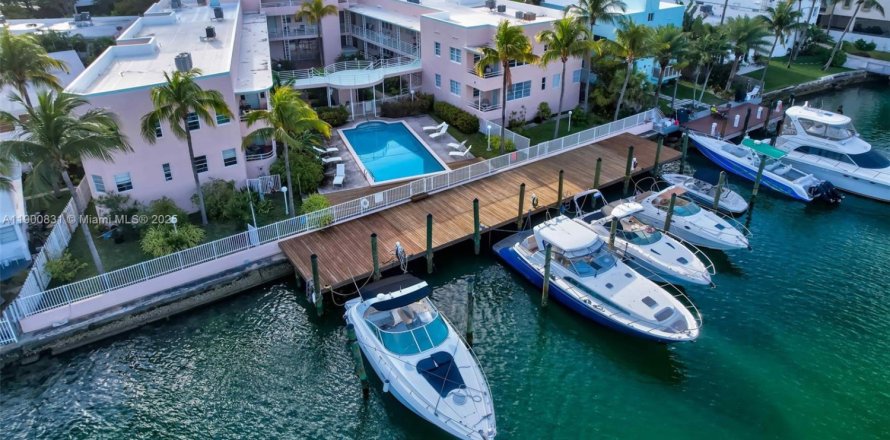 Condominio en Miami Beach, Florida, 1 dormitorio  № 1952098